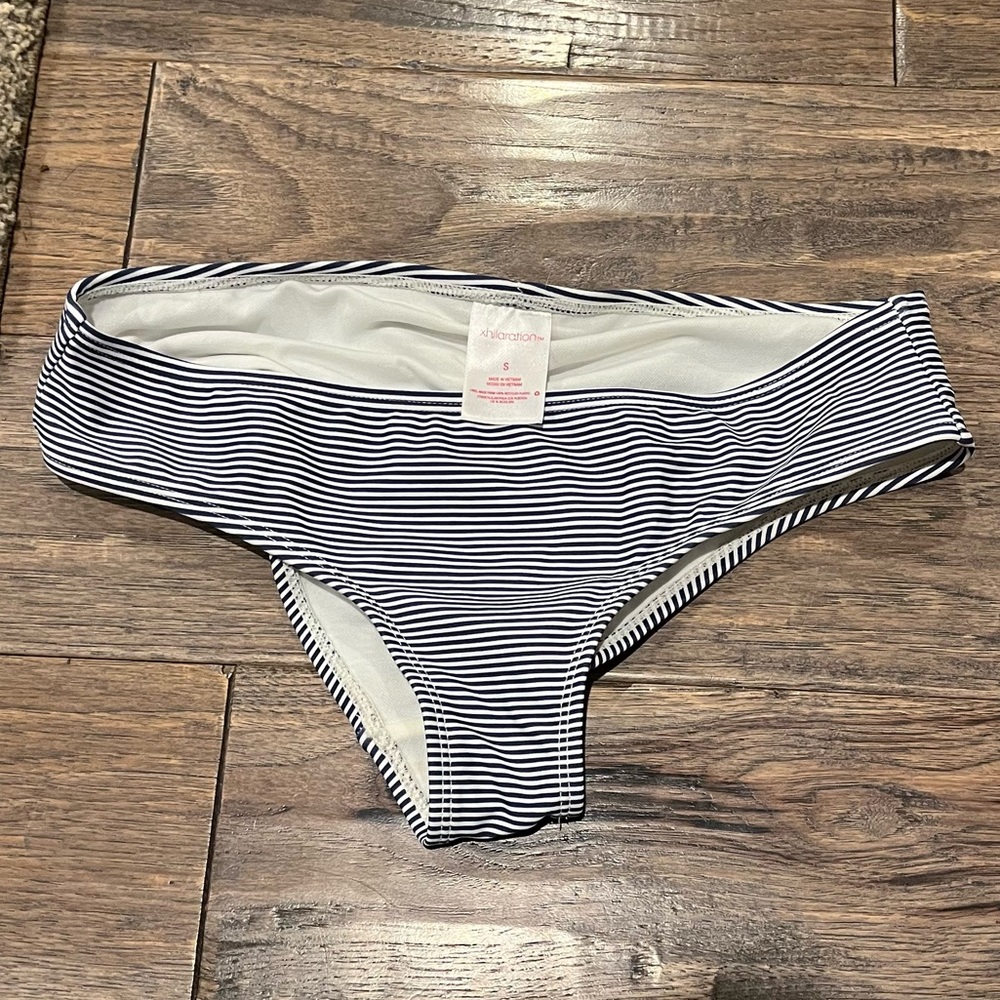 Xhilaration navy and white ruched cheeky bikini bottoms size small